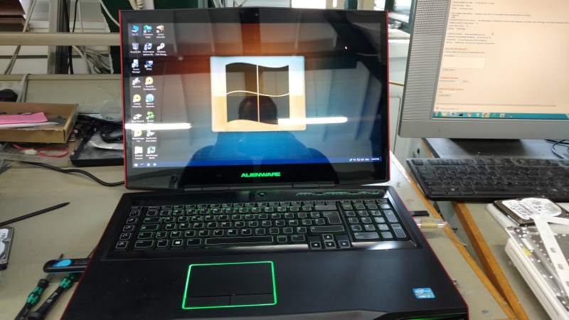 Alienware M18x R2 8 Beeps and Black Screen on Startup